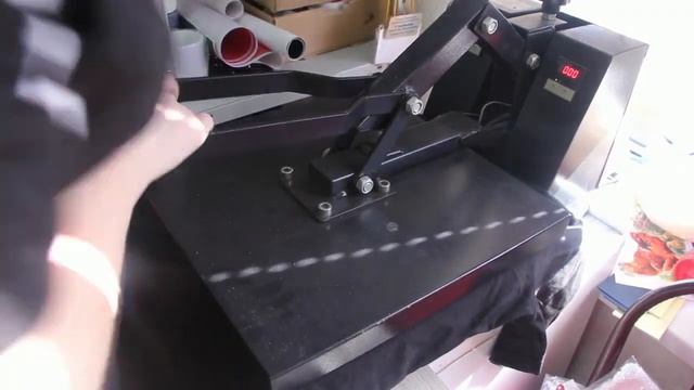 Надпись золотом и серебром на хлопковой футболке смотреть онлайн