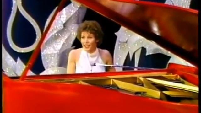 HELEN REDDY - HOLD ME IN YOUR DREAMS TONIGHT - 1977 AMERICAN MUSIC AWARDS