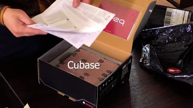 Распаковка внешней звуковой карты Steinberg UR22C смотреть онлайн