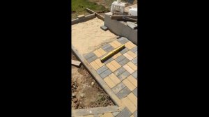 Кладка брусчатки своими руками. Делаю впервые в жизни. #shorts