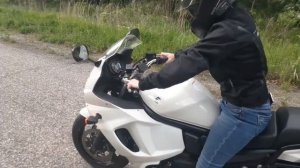 Девушка впервые на SUZUKI BANDIT 1250
