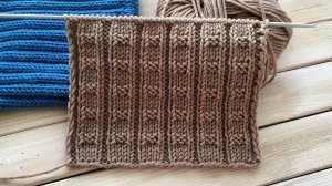 Простой узор спицами на основе резинки