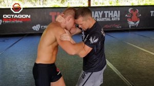 Петр Ян показал секретное оружие - "Бэкфист локтем на выходе с ближней дистанции"