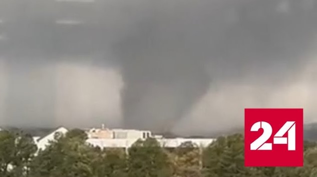 В Сети публикуют кадры мощного торнадо и его последствий в США - Россия 24