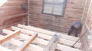 ЗАКЛАДКА ЛАГ ПЕРЕКРЫТИЯ НА 1-ЫЙ ЭТАЖ И ТЕРАССУ. Реконструкция дома из бруса  8.20 НА 9.30 часть 3