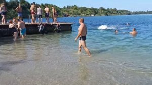 Жарким деньком на озере в Янтарном Калининградской области