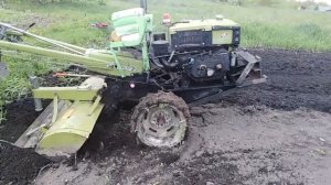 Фрезеровка на маленьких грунтозацепах тяжелым мотоблоком на сырой земле