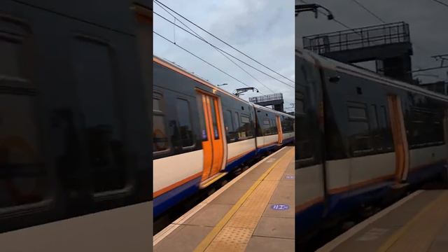 London Overground train class 378 leaving Willesden Junction