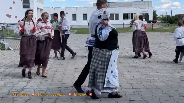 HD. Слушаем командира танцевального подразделения Спорово! Commander-in-Chief of Polka! смотреть онлайн