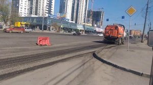 В ЧЕЛЯБИНСКЕ ПЫЛЕСОСЯТ ДОРОГИ