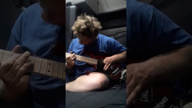 ibanez mikro guitar with black winter humbucker pickups and amber speed knobs on and locking tuners смотреть онлайн