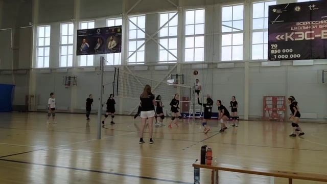 Открытое первенство спортивной школы «Рекорд» по волейболу среди девушек смотреть онлайн