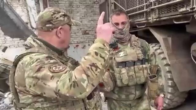 Евгений Пригожин в канун Дня Победы встретился с бойцами расчетов. То самое видео-интервью.