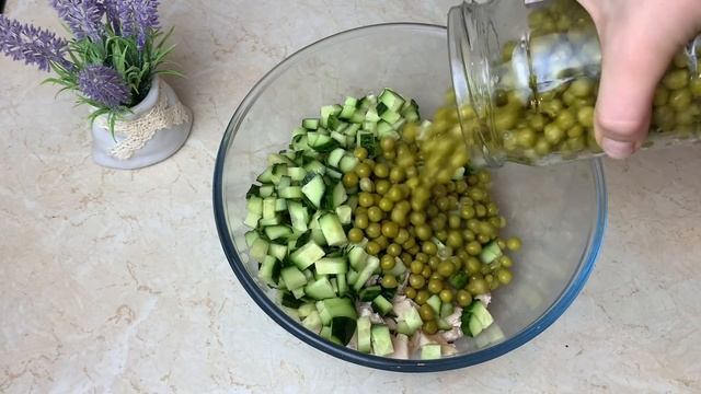 Когда дома нахожу банку ГОРОШКА- делаю эту ЗАКУСКУ. Быстрый рецепт вкусного салата Соперник Оливье