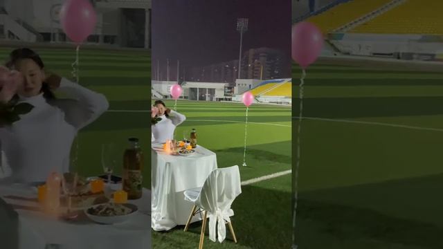 Сюрприз жене на годовщину. Ужин при свечах на стадионе смотреть онлайн