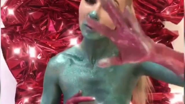 Backstage в глиттере - Люди Икс Мистик смотреть онлайн