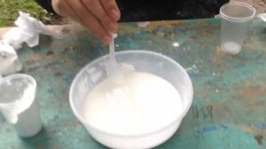 Что будет если смешать воду с крахмалом (неньютоновская жидкость)