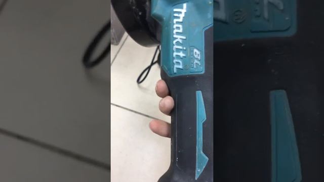 Makita DGA504