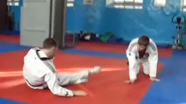 Как падать и не травмироваться? Ханас Андрей методика изучение падений, страховок и кувырков.