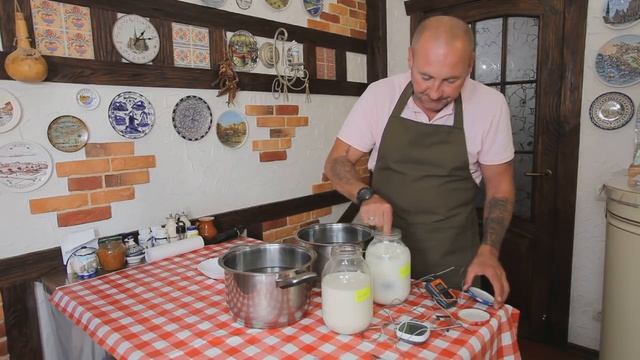 Кефир из заквасок, сравнение двух видов закваски и приготовление кефира Kefir From Starter Cultures