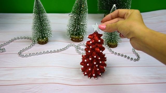 Елочка с сюрпризом из бутылки и фоамирана! Новогодний подарок своими руками.