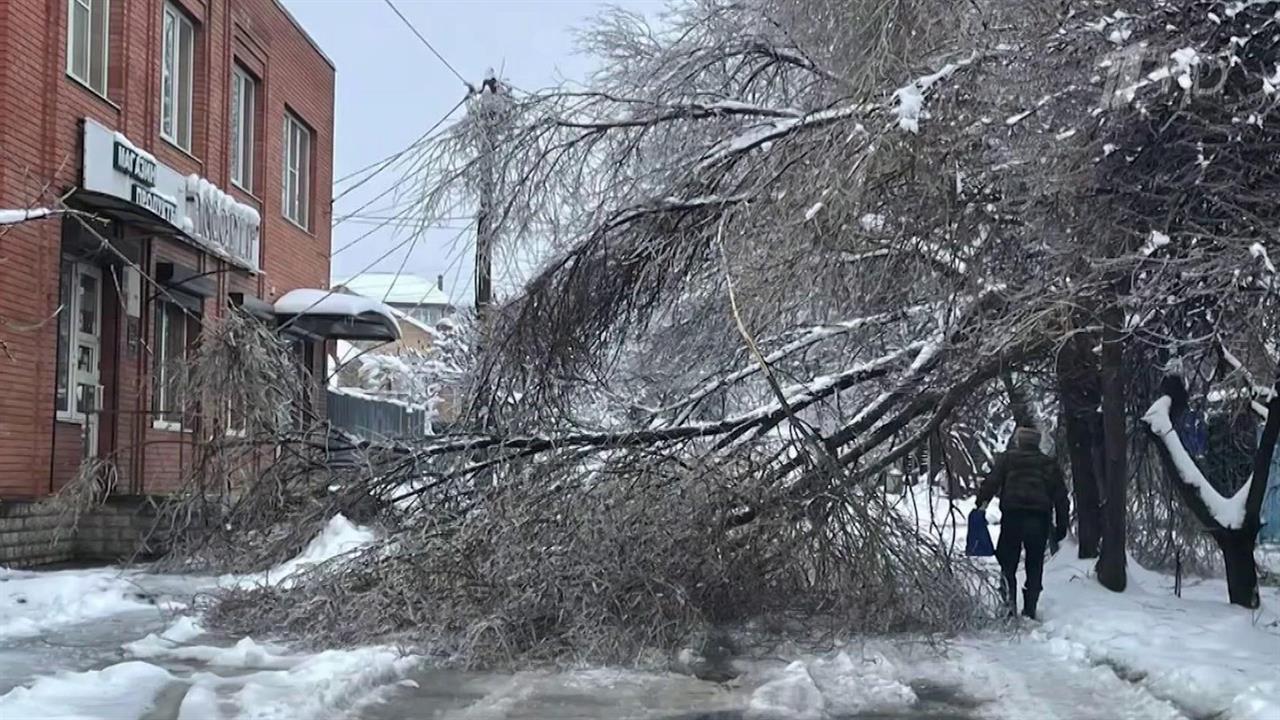 Ледяной дождь натворил бед в Ростовской области и движется на Москву