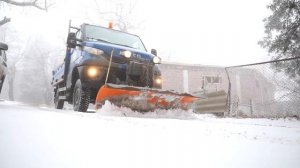 Каха Каладзе на расчистке снега в окресностях Тбилиси