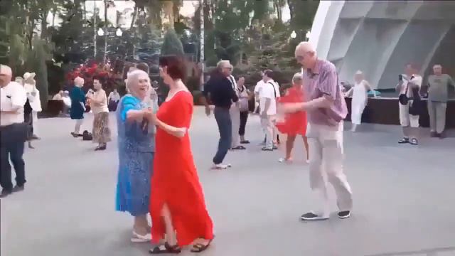 ТЫ ОЧЕНЬ КРАСИВА В ЭТОМ ПЛАТЬЕ #kharkiv #dance смотреть онлайн