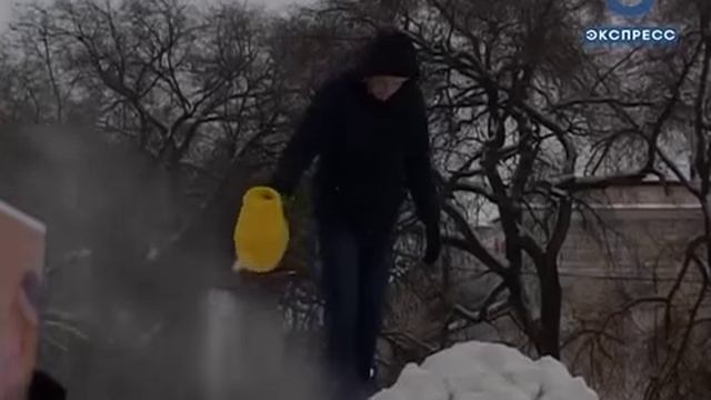 В Кузнецке на площади слепили снежные фигуры сказочных героев смотреть онлайн