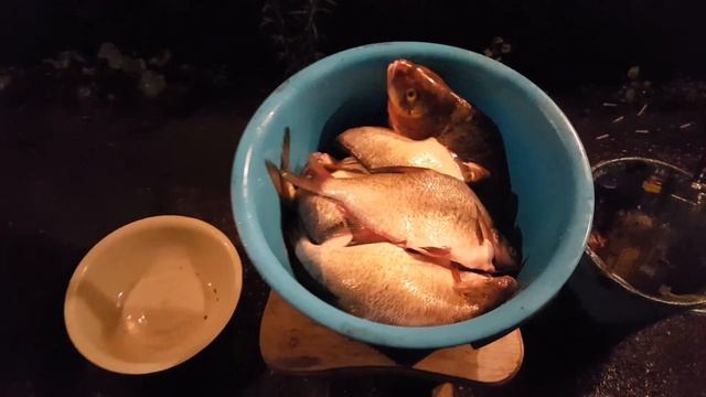 ЖАРЕННАЯ РЫБА В КАЗАНЕ НА КОСТРЕ СУПЕР РЕЦЕПТ МОЙ УЛОВ КАК ЖАРИТЬ КОСТЛЯВУЮ РЫБУ ВКУСНЫЙ ОБЗОР