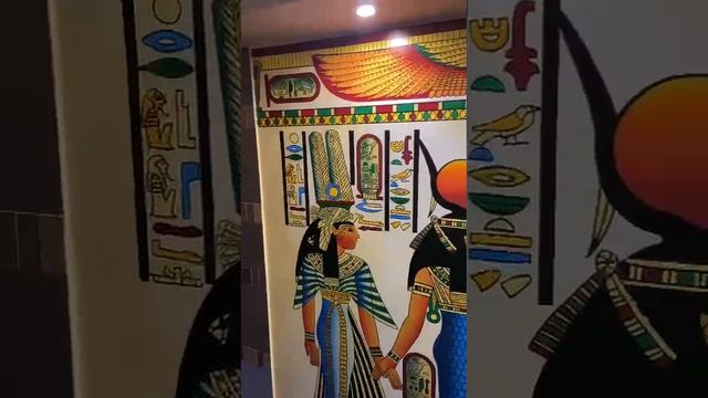 Отзыв о настенной росписи в гостинице SQ, суна смотреть онлайн