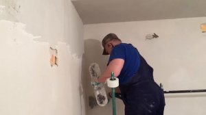 Шпатлевка стен. Обработка швов серпянкой.