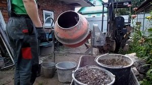 Лестница цокольного этажа, опалубка, ступени, заливка бетоном.