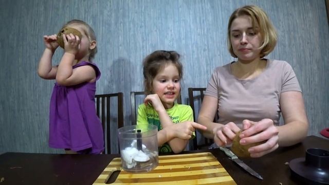 1 ЛИТР КОКОСОВОГО МОЛОКА с 1 кокоса/Готовим вместе. смотреть онлайн