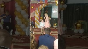 Грустная песня мамы и сына на выпускном. Смотреть всем