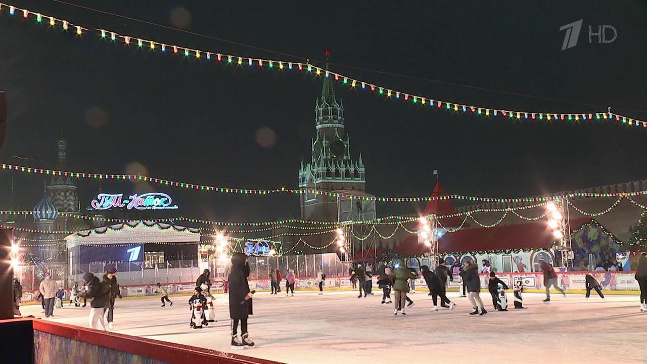 Каток видео. Каток на красной площади 2020. Каток на Манежной площади в Москве. Каток ЦУМ красная площадь. Каток на красной площади 2019.