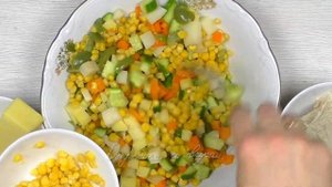 Салат с курицей и кукурузой без майонеза Видео рецепт