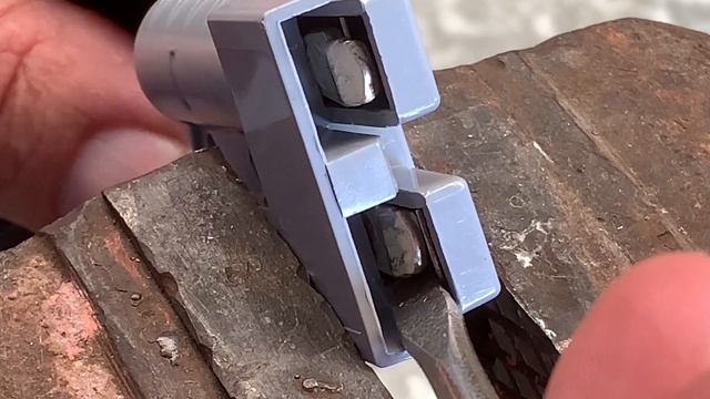 Removing lugs from Anderson plugs смотреть онлайн