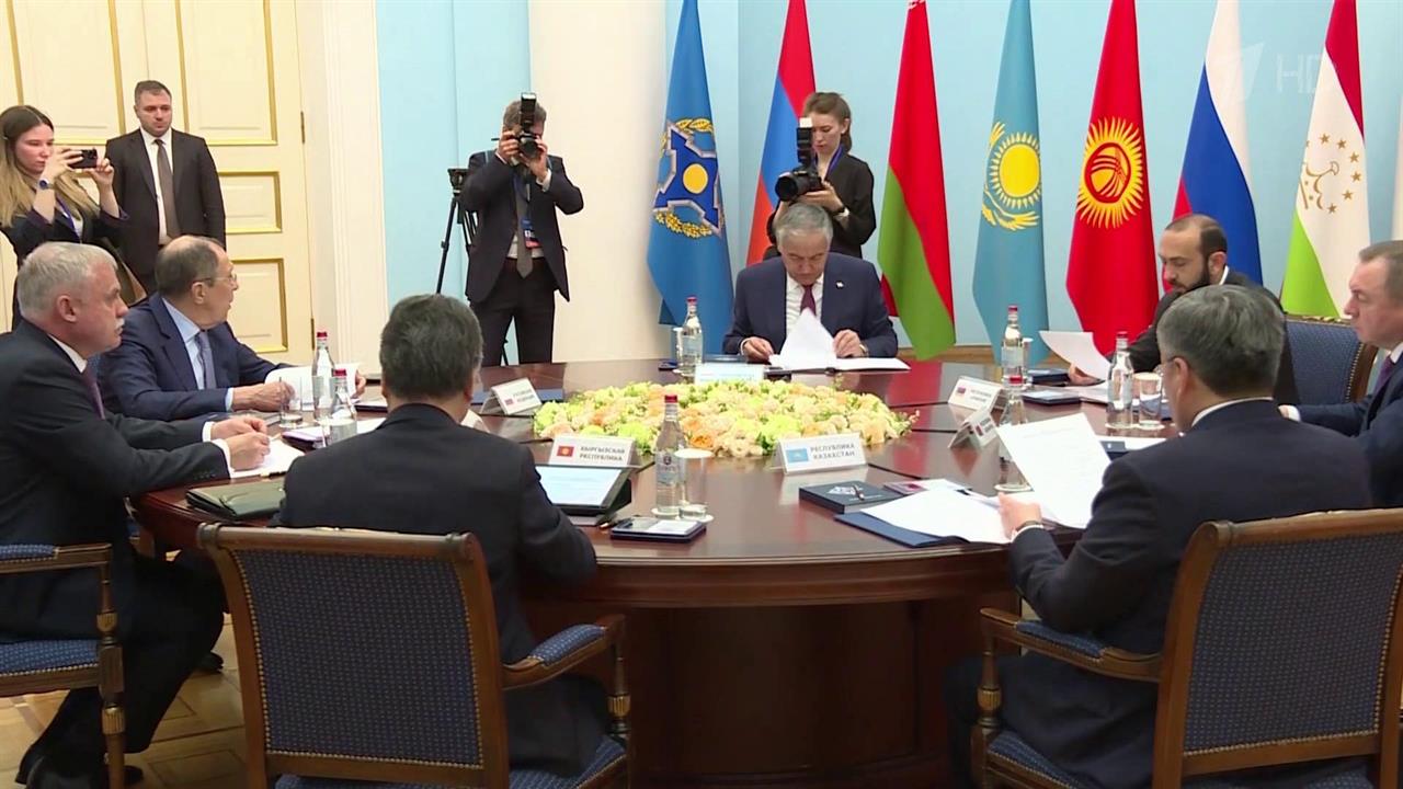 В Ереване проходит заседание Совета министров иностранных дел стран ОДКБ