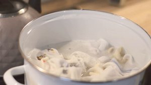 Подготовка вещей для новорожденных. Как отбелить детские вещи?