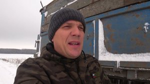 ВЕСЬ ДЕНЬ БУКСУЮ В ПОЛЕ , ЭКСКАВАТОР В ПОМОЩЬ !)))