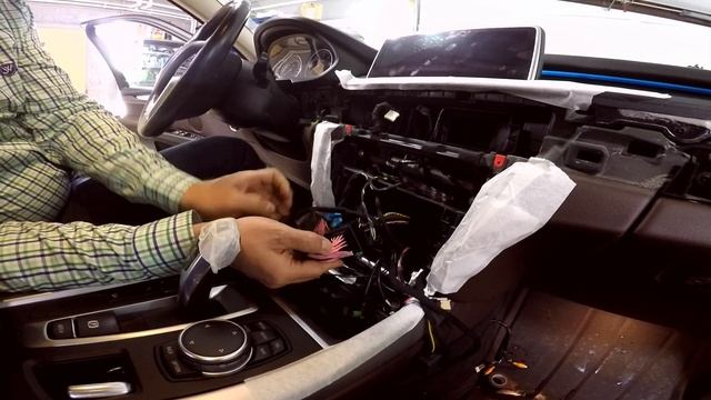 BMW X5. Установка камеры заднего вида смотреть онлайн