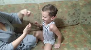 Как вырвать молочный зуб оригинальным способом