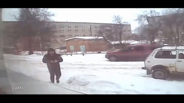 Рославль 12 Микрорайон Красноармейская 13. проходной двор посторонии Терещенков кв 6