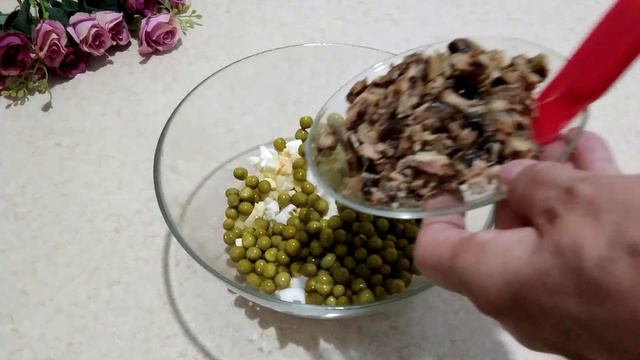 САЛАТ СО ШПРОТАМИ. Муж дал ему название 