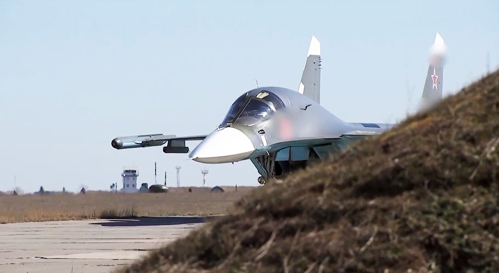 Су-34 нанесли удар по подземным укреплениям боевиков на Украине / События на ТВЦ