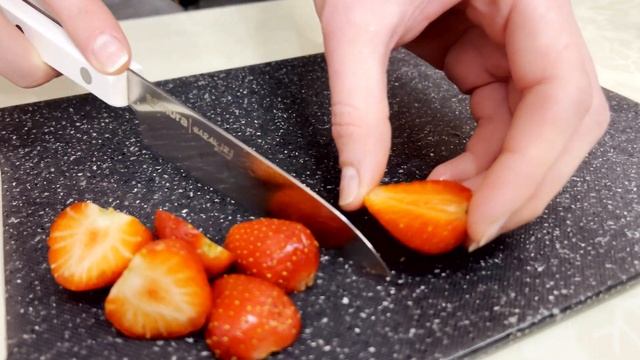 Когда есть КЛУБНИКА - сразу готовлю эту ВКУСНЯТИНУ! Обалденная ЗАПЕКАНКА "Клубничное наслаждение"