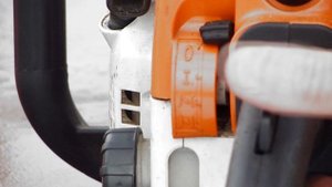 Запуск бензопилы STIHL MS 180. #STIHLMS180#бензопилаSTIHLMS180#бензопила#пускпилы#запускпилы