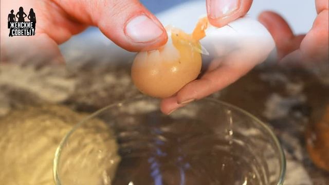 ОКАЗЫВАЕТСЯ, яйца нужно разбивать не об край тарелки и не ножом! смотреть онлайн