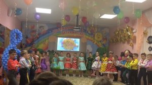 Выход детей на выпускной "Праздничная катавасия".